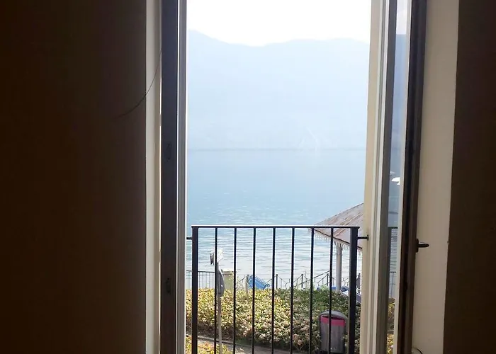 Apartment In Ghiffa With Lake Maggiore Views Lägenhet